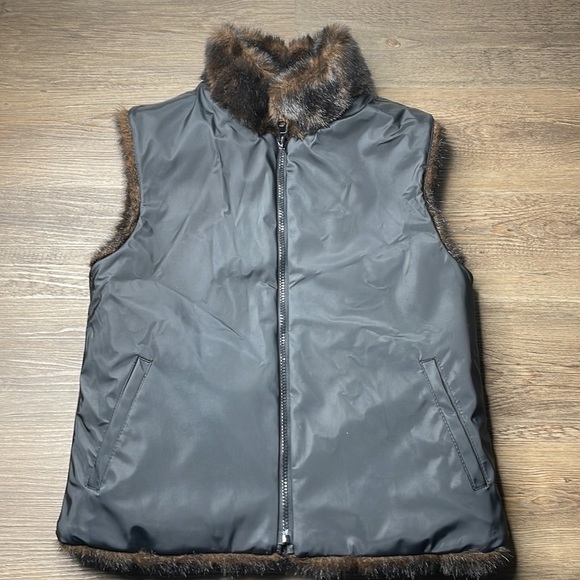 Women’s Brown Black, Faux Fur Reversible Vest, size small/medium - Picture 8 of 9